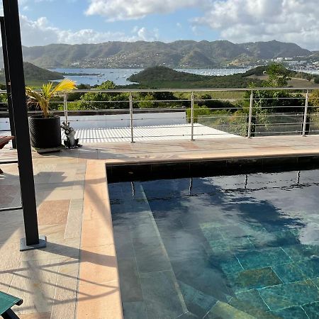 Bas De Villa Piscine Petit Versailles Sainte Anne Exteriér fotografie