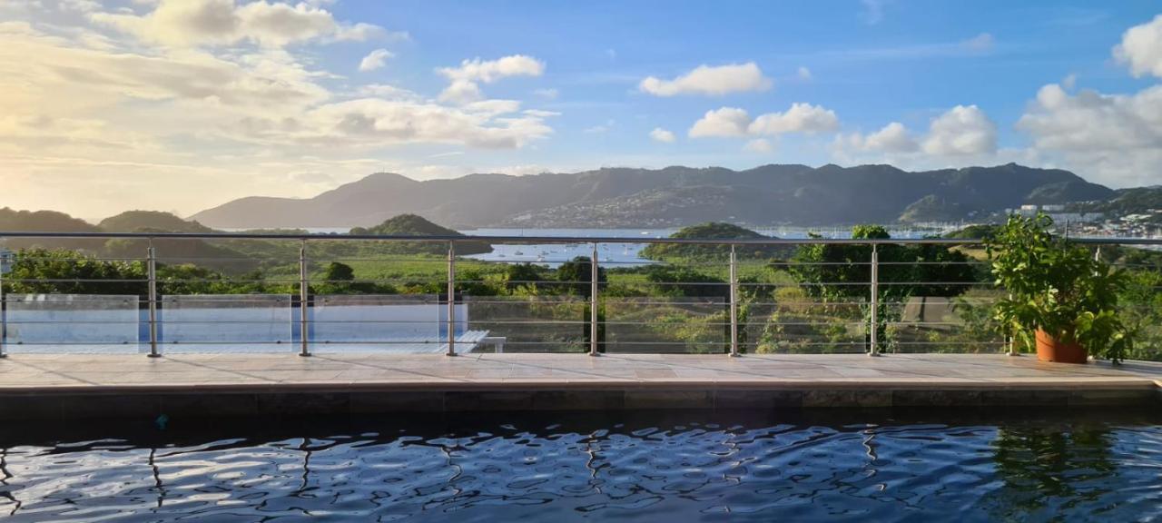 Bas De Villa Piscine Petit Versailles Sainte Anne Exteriér fotografie
