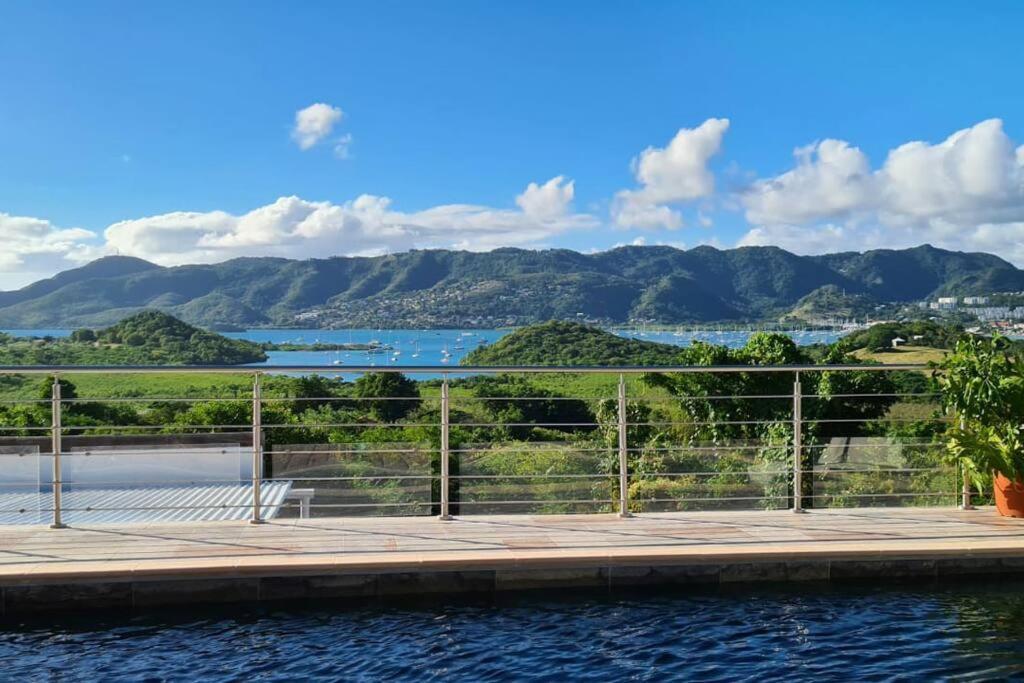 Bas De Villa Piscine Petit Versailles Sainte Anne Exteriér fotografie
