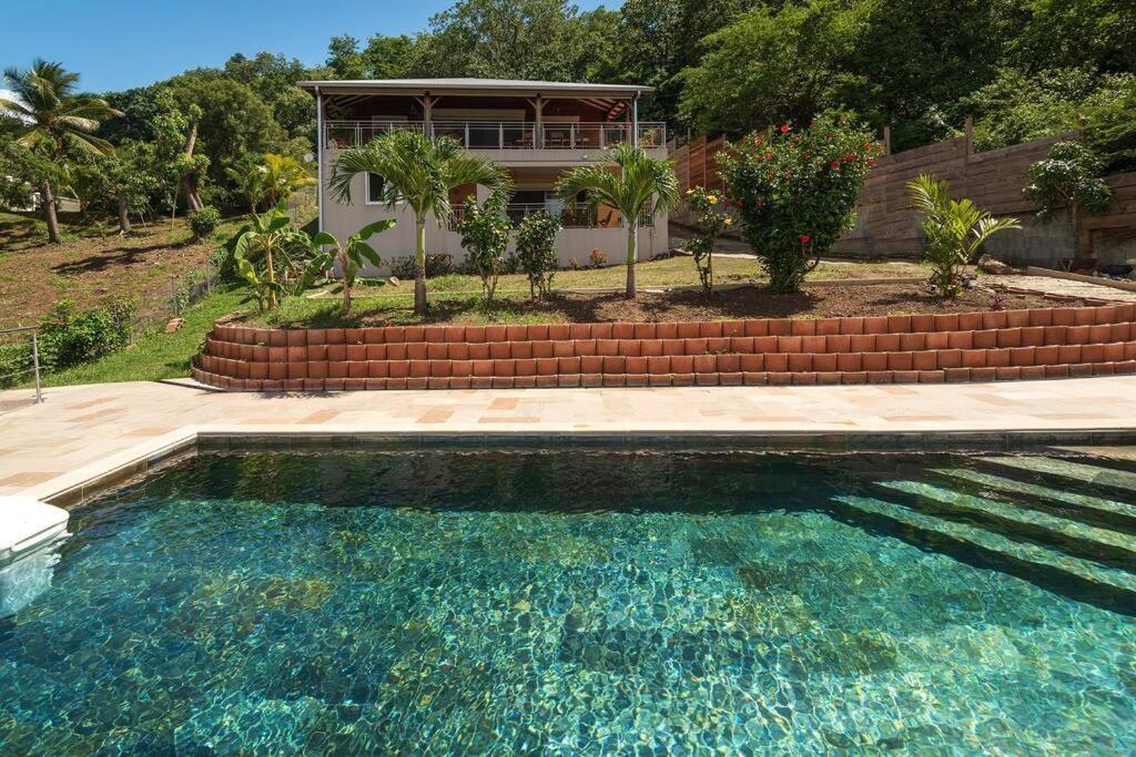 Bas De Villa Piscine Petit Versailles Sainte Anne Exteriér fotografie
